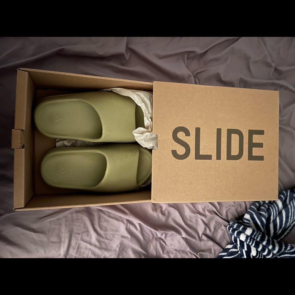 AUTHENTIC YEEZY SLIDES
